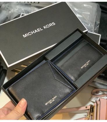 Dompet Lipat Michael Kors - SKU MD10390